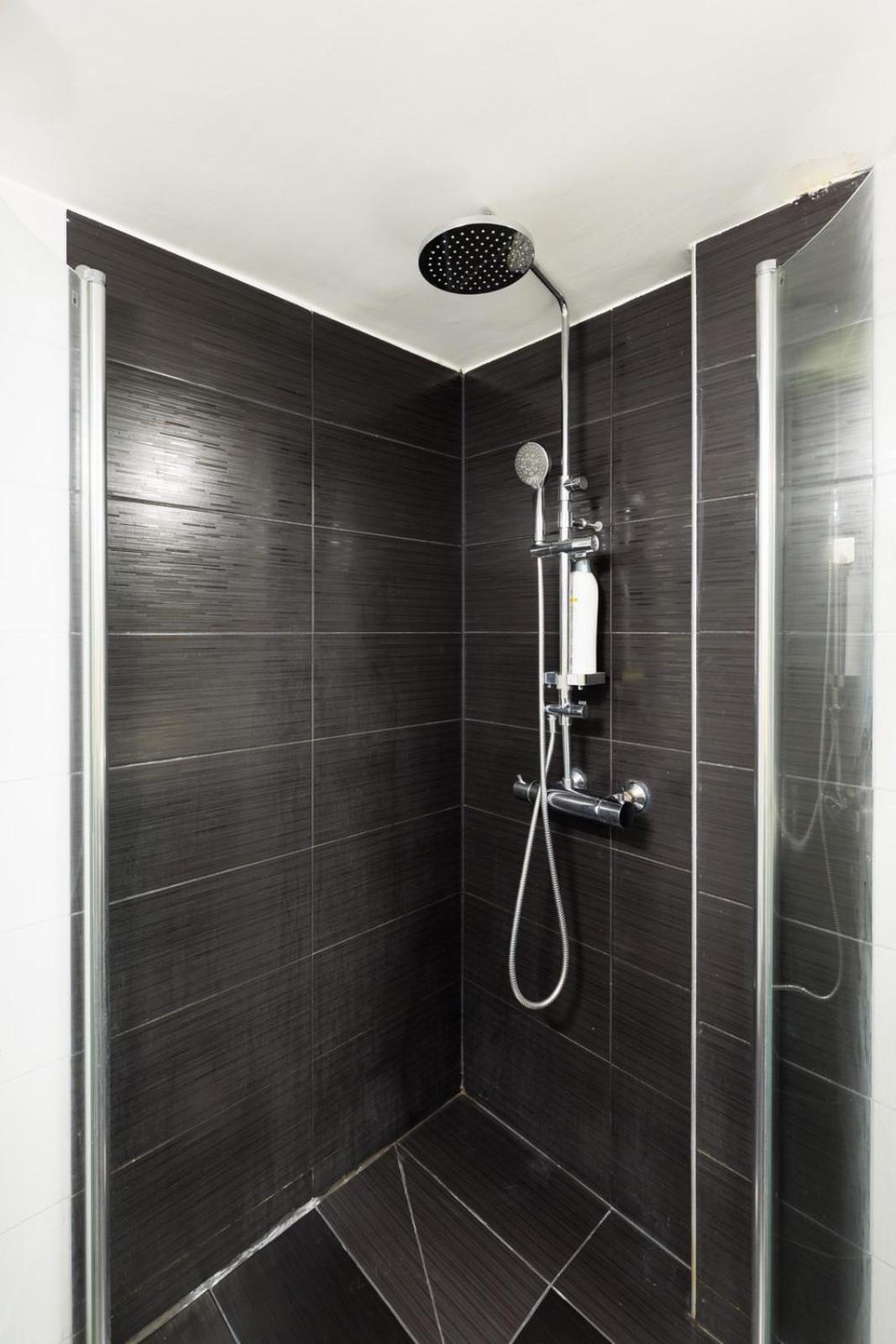 Aiolos Luxury Metro Acropolis Suite 7 Near Museum Of Modern Art เอเธนส์ ภายนอก รูปภาพ